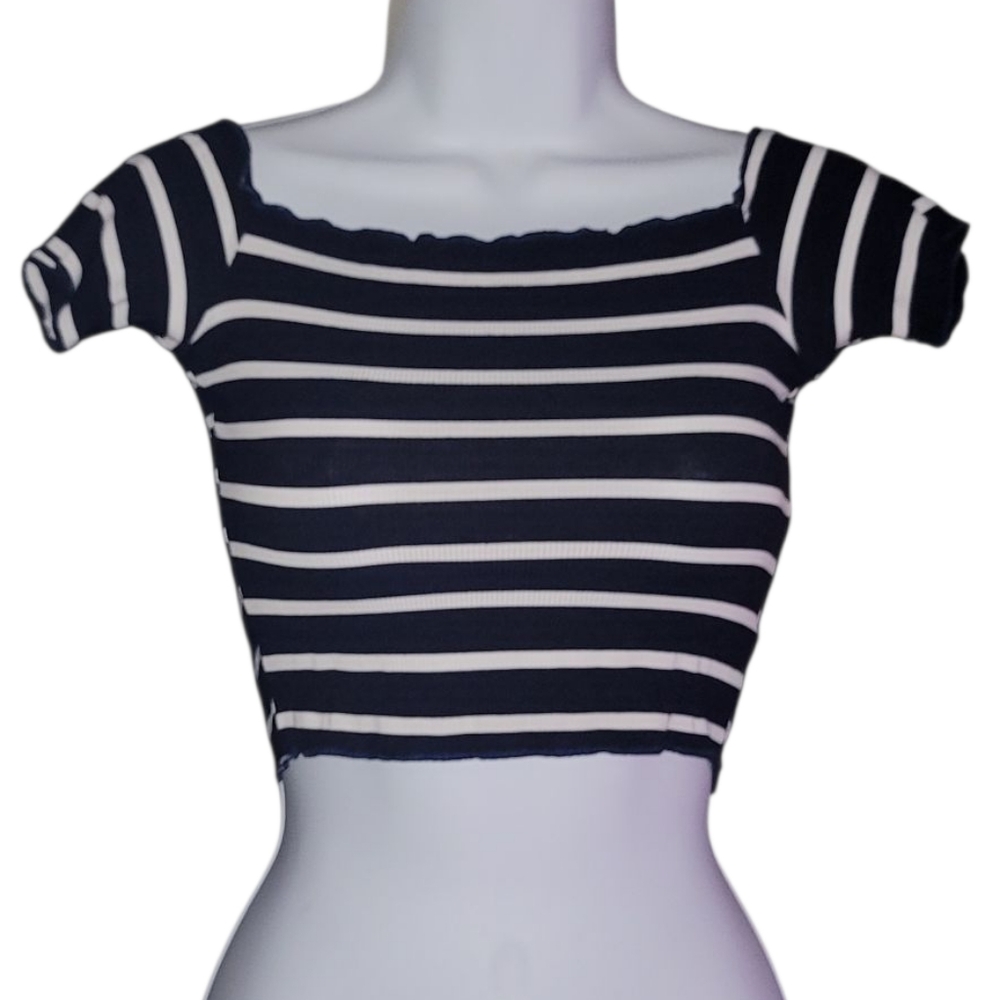 ☺️Woman Size S Crop Top☺️ - Picture 1 of 5